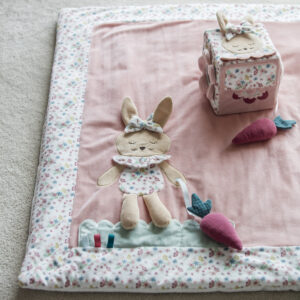 משטח פעילות ארנב Garden