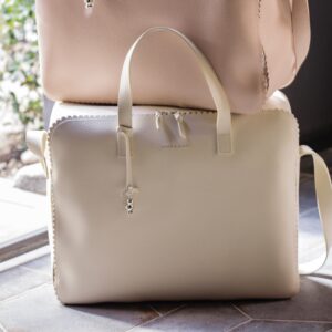 מזוודת נסיעות ICON בז׳